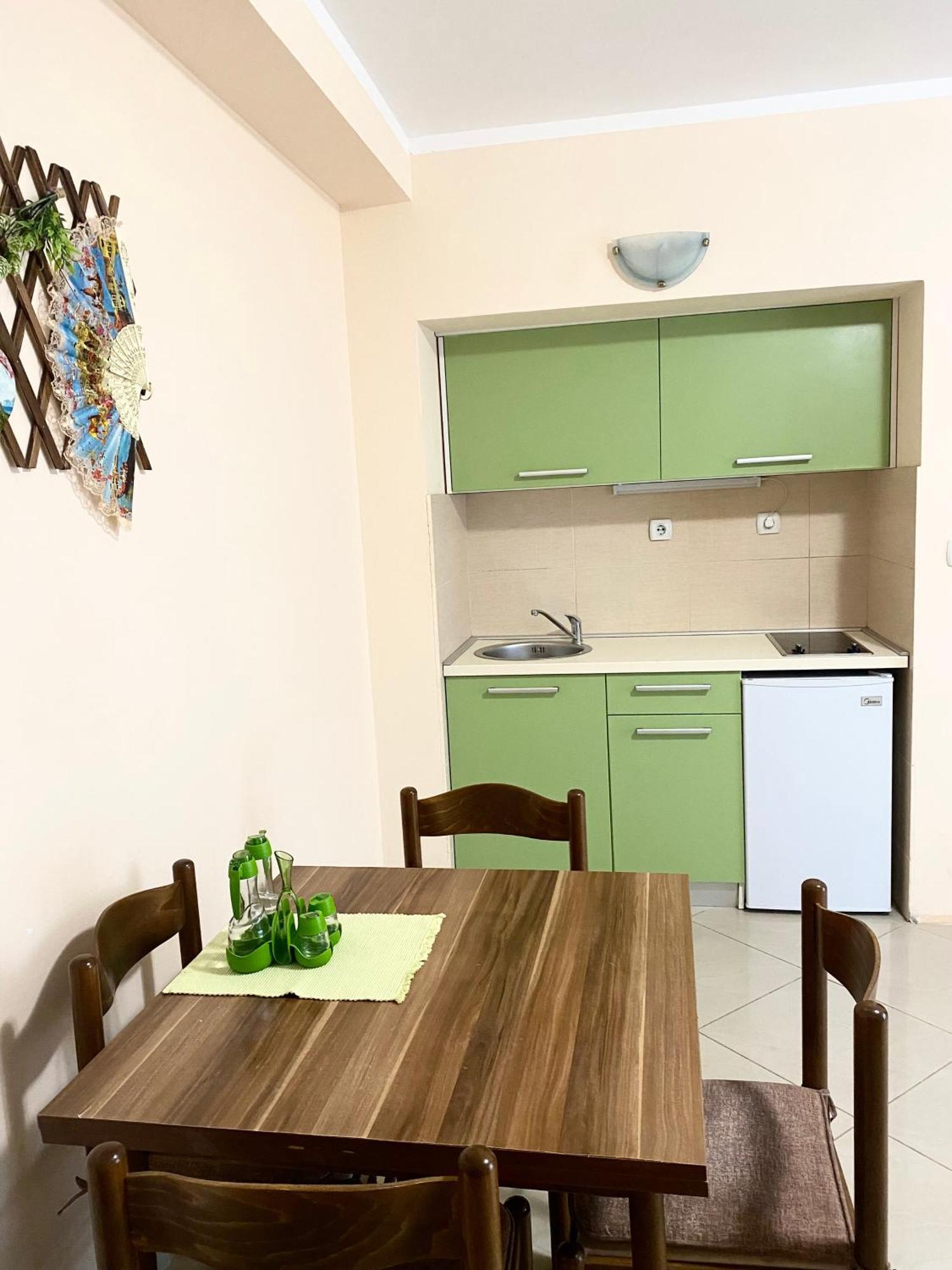 Apartments Villa Viktoria Tivat Exterior photo